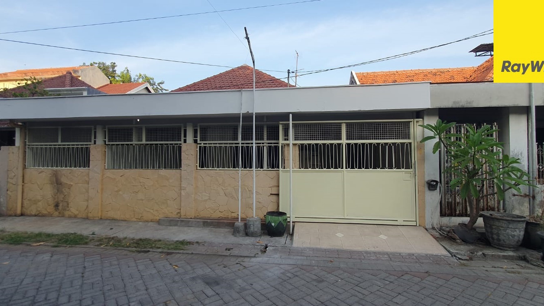 Disewakan Rumah di Jl Tangkuban Perahu Petemon Surabaya Pusat