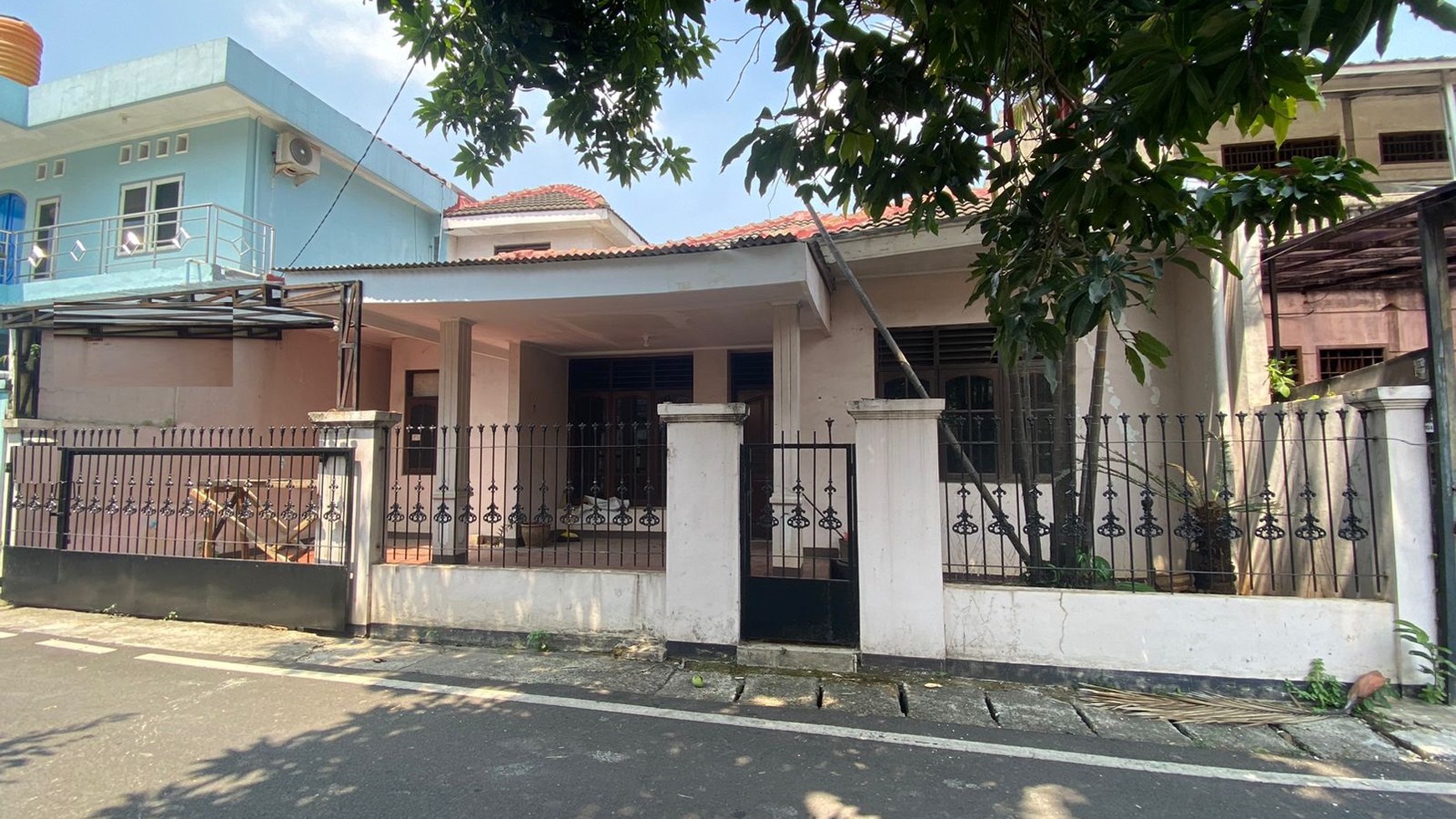 Rumah rapih, nyaman di Cipayung - Jakarta timur