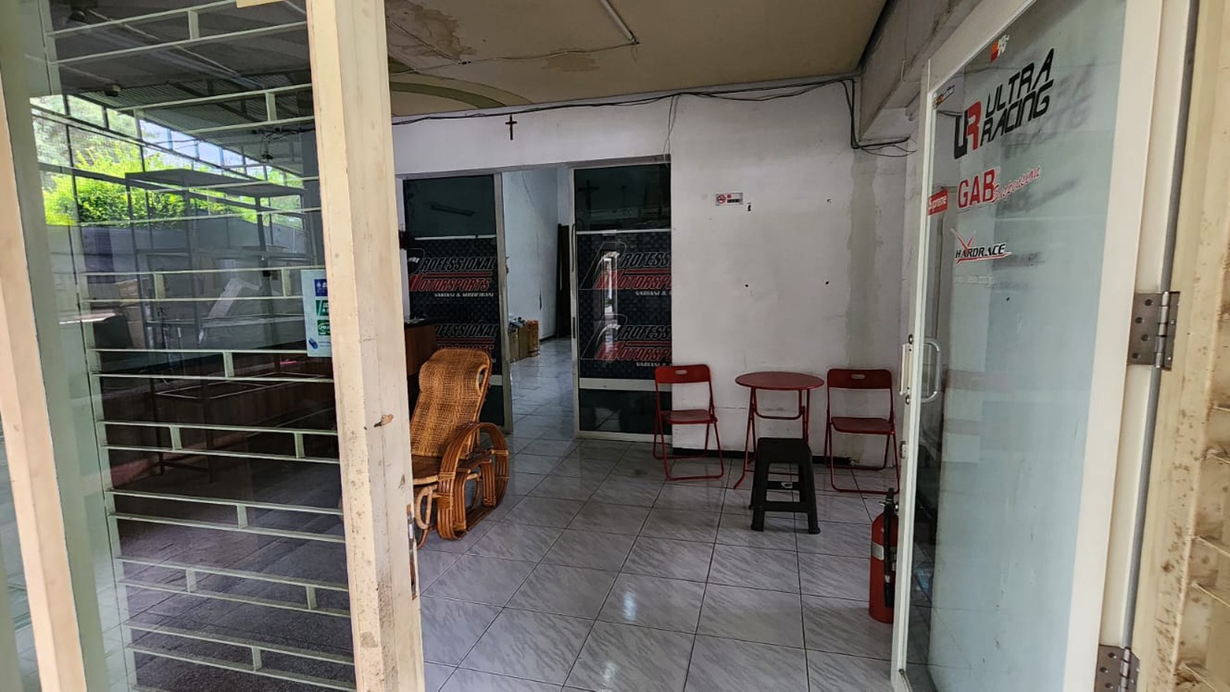 Dijual / Disewakan 1120 m2 Rumah Surabaya Pusat area Jalan Arjuna - Kedung Doro  - Garasi Carport 21 Mobil