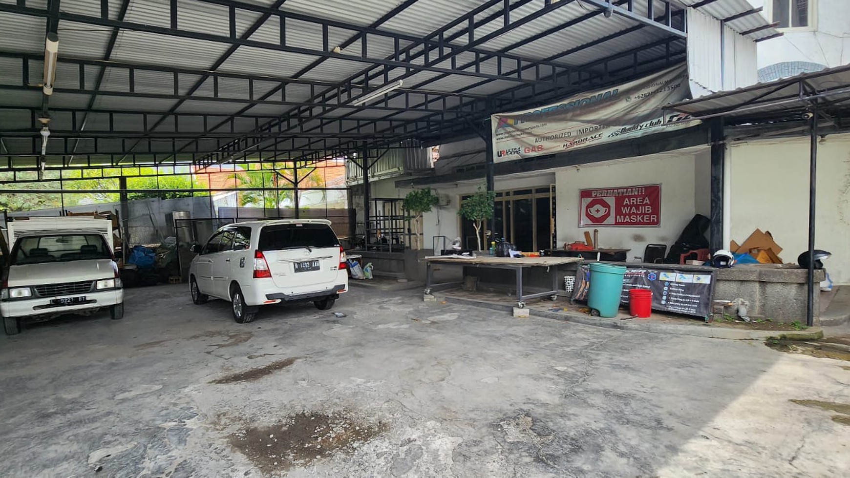 Dijual / Disewakan 1120 m2 Rumah Surabaya Pusat area Jalan Arjuna - Kedung Doro  - Garasi Carport 21 Mobil