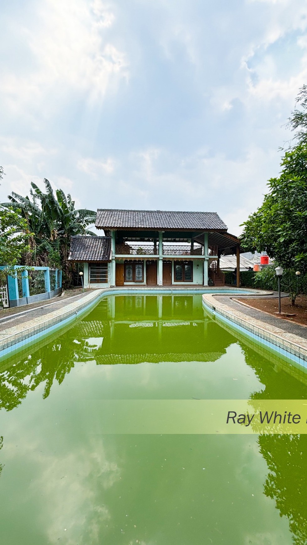 RUMAH HITUNG TANAH DENGAN HALAMAN LUAS DI PEJATEN TIMUR, JAKARTA SELATAN #CH