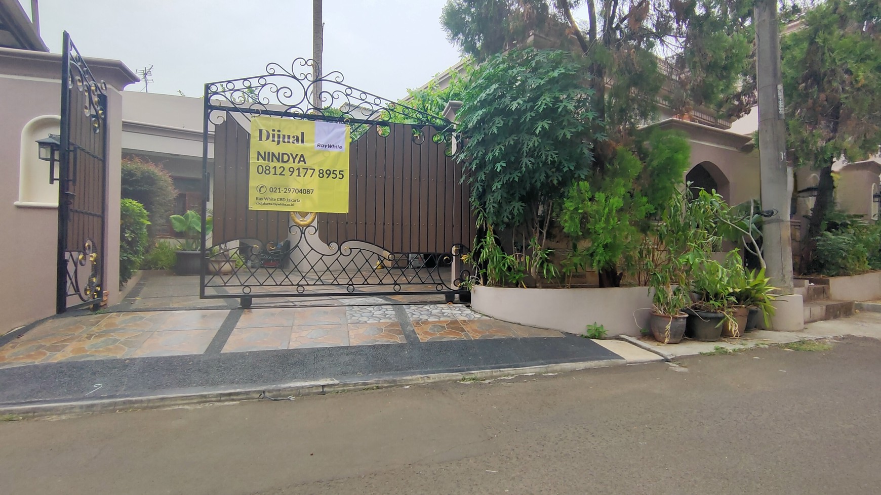 Rumah Mewah Lebak Bulus Dalam Komplek