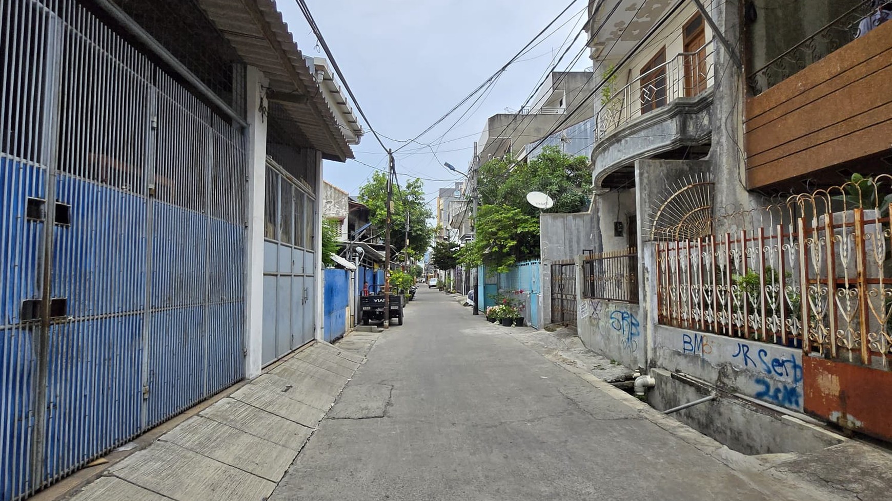 Rumah tinggal 3 lantai luas 165 m2 di kebon jeruk, Sawah besar. Jakarta Pusat