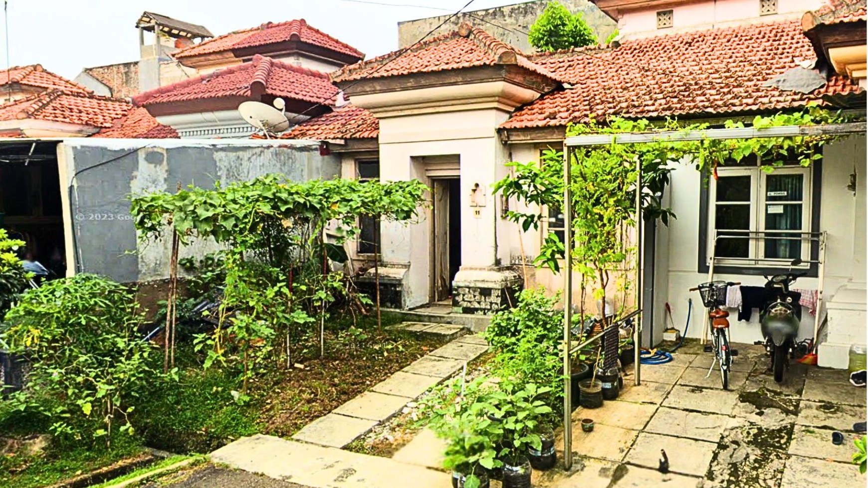 Rumah Dekat Sekolah Anglo Hitung Tanah Saja