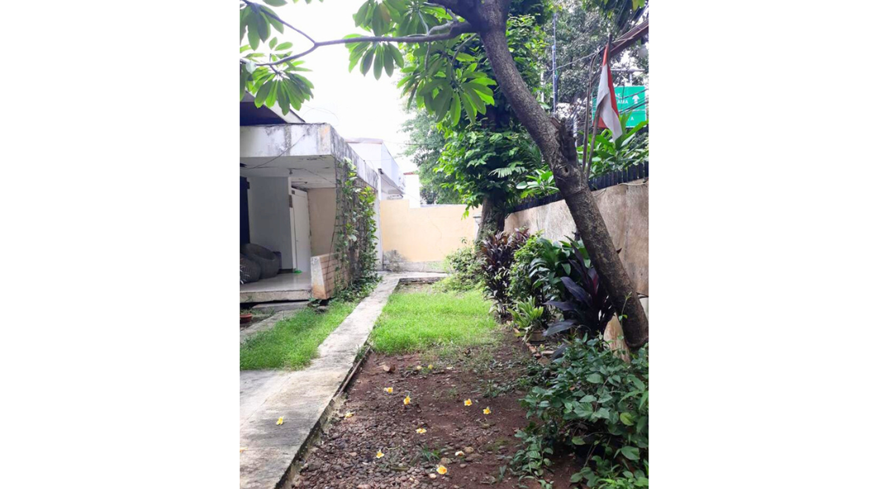 Rumah 1,5 Lantai di Kebayoran Baru, Jakarta Selatan