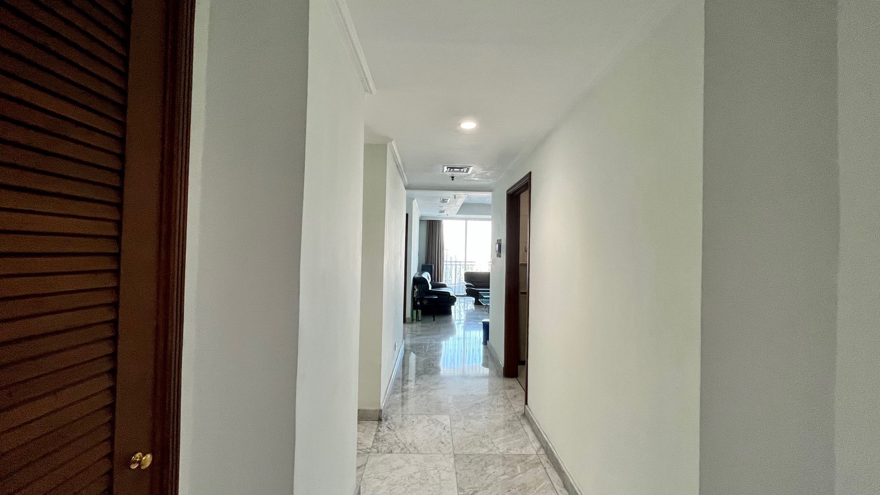 Kondominium Regency 3BR luas 134m2, Akses langsung ke Tunjungan Plaza Surabaya