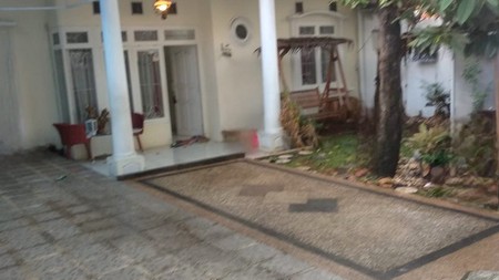 Rumah Siap Huni dengan Area Terbuka Luas @Petukangan Selatan