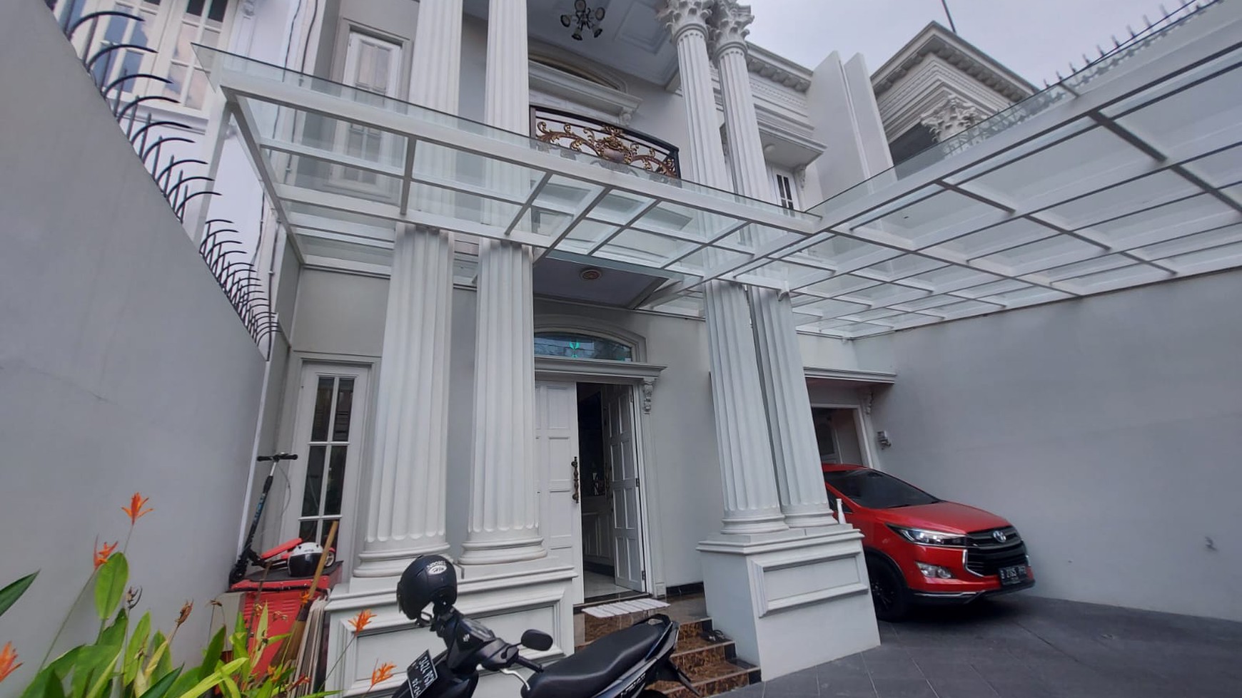 Rumah bagus fully furnished dengan pool dan private gym jagakarsa jaksel