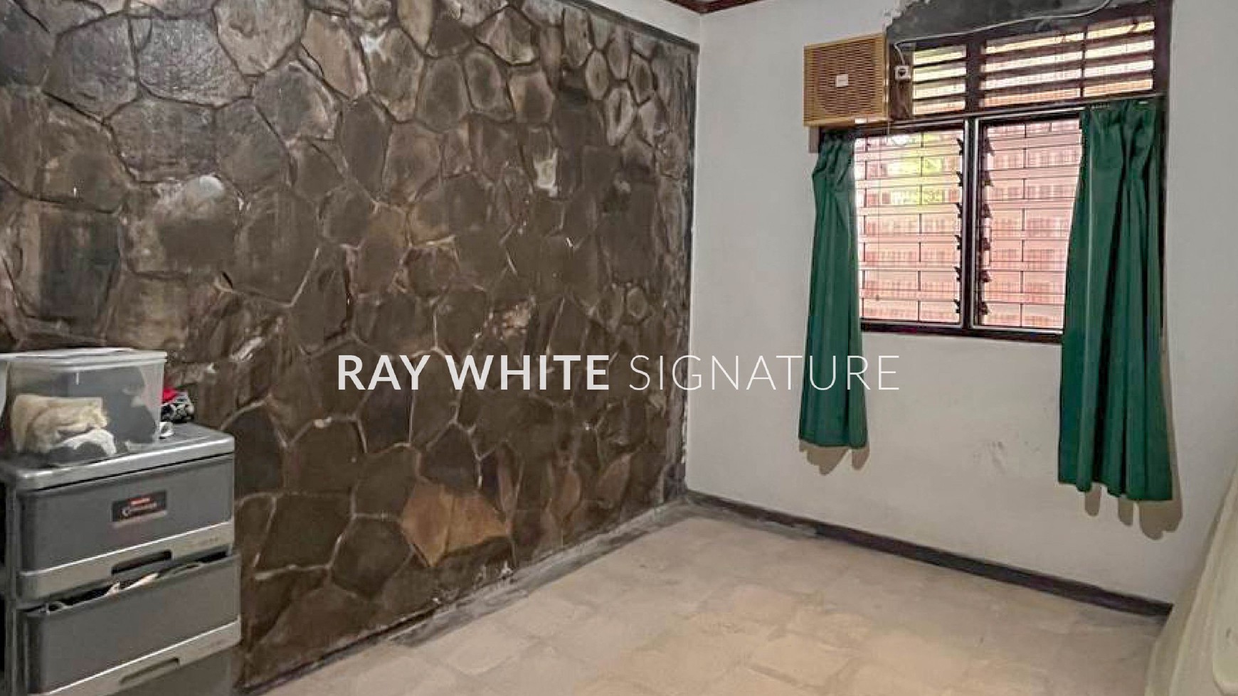 Rumah Lama Terawat di Jl Benda II Kebayoran Baru