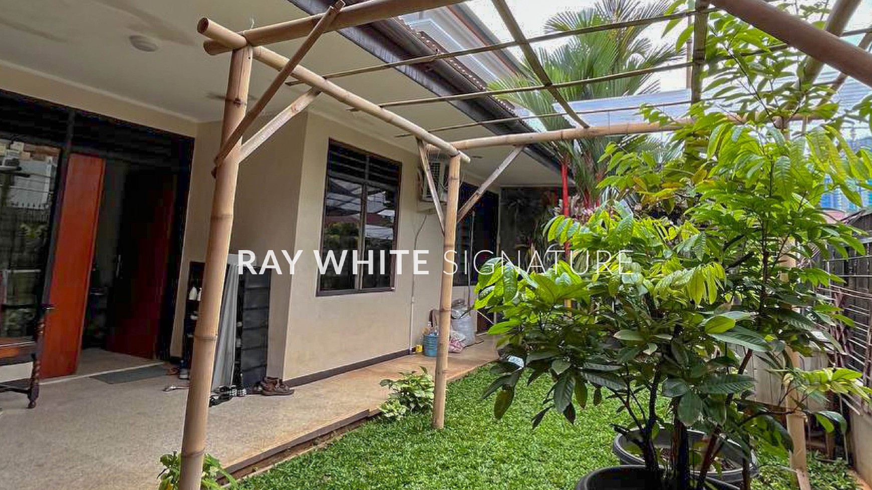 Rumah Lama Terawat di Jl Benda II Kebayoran Baru