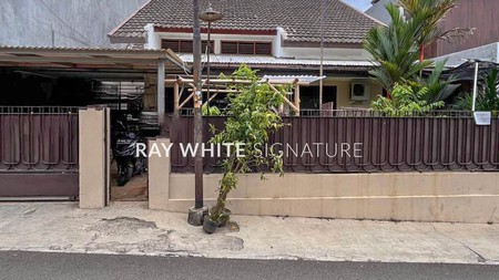 Rumah Lama Terawat di Jl Benda II Kebayoran Baru