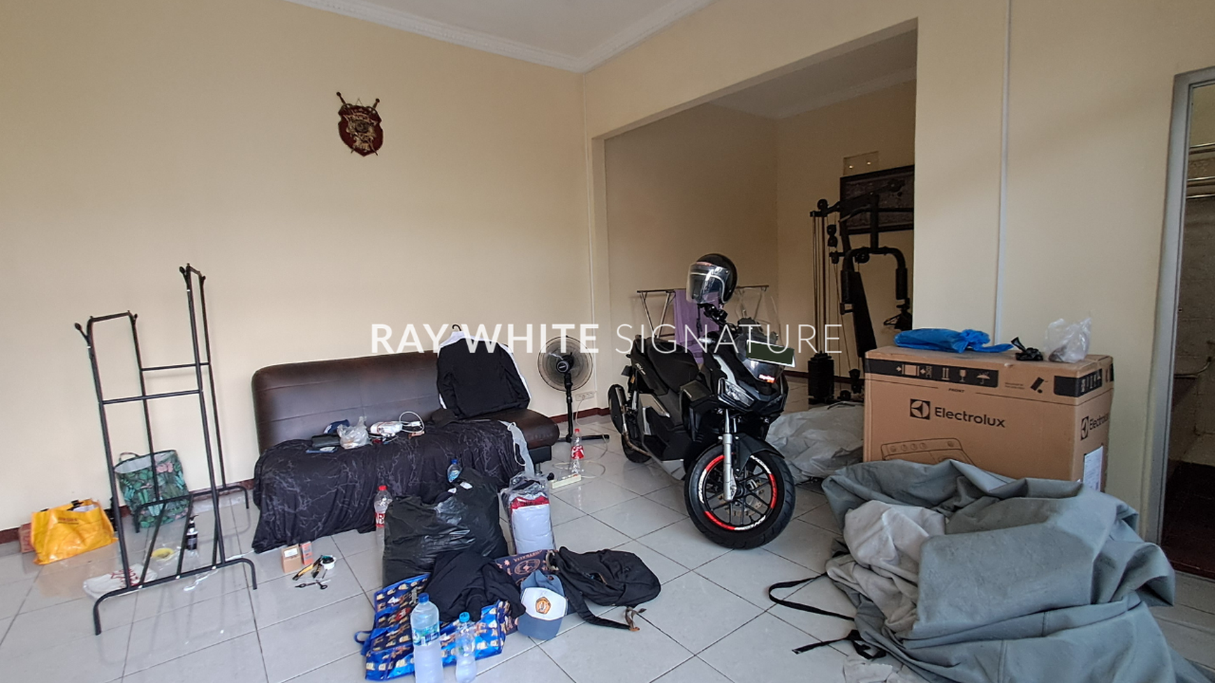 Dijual Rumah Posisi Hook dan Tusuk Sate untuk usaha di Kejaksaan Raya, Pondok Bambu