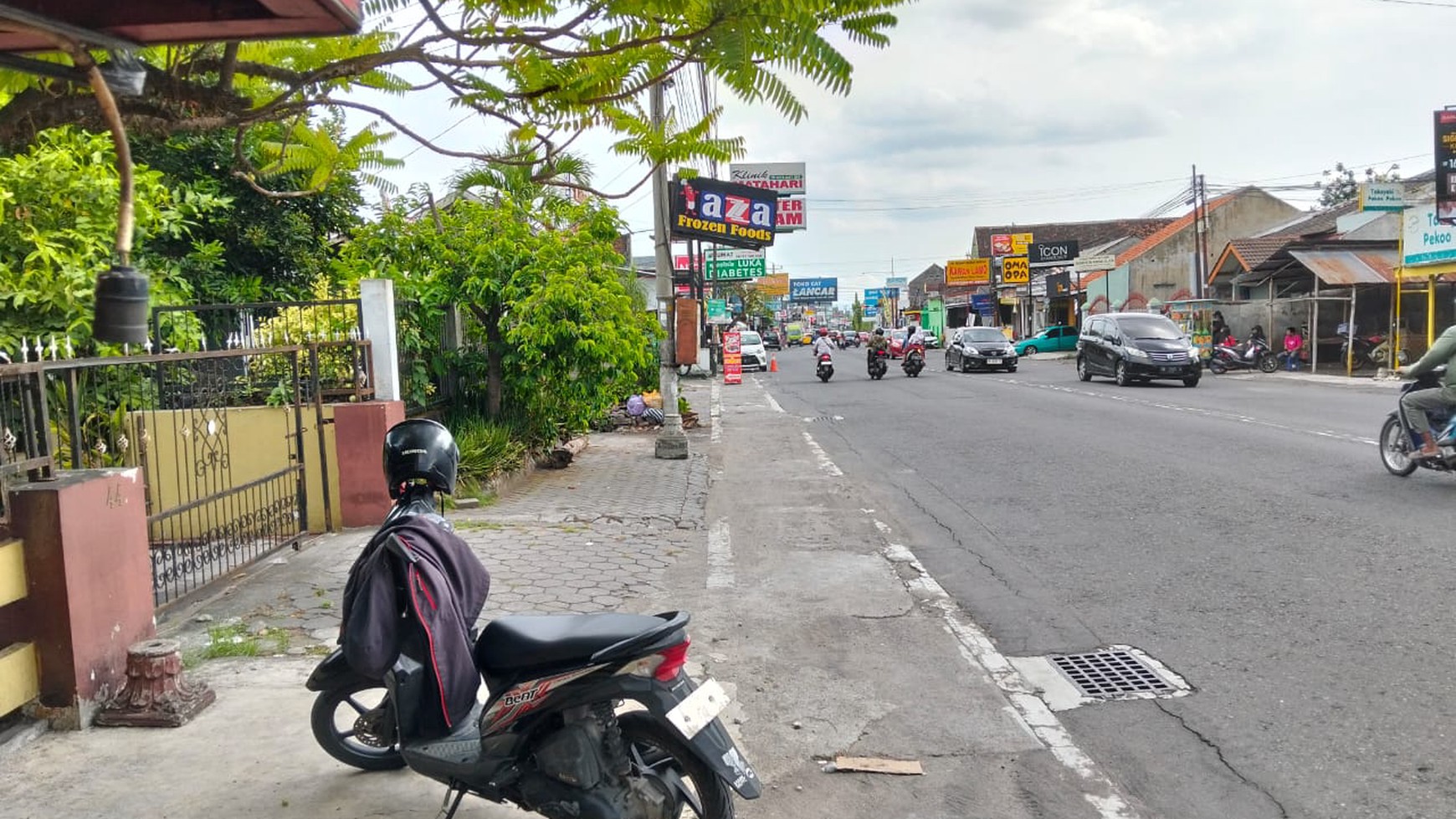 Rumah 2 Lantai Lokasi Strategis di Jalan Raya Tajem Maguwoharjo Depok Sleman 