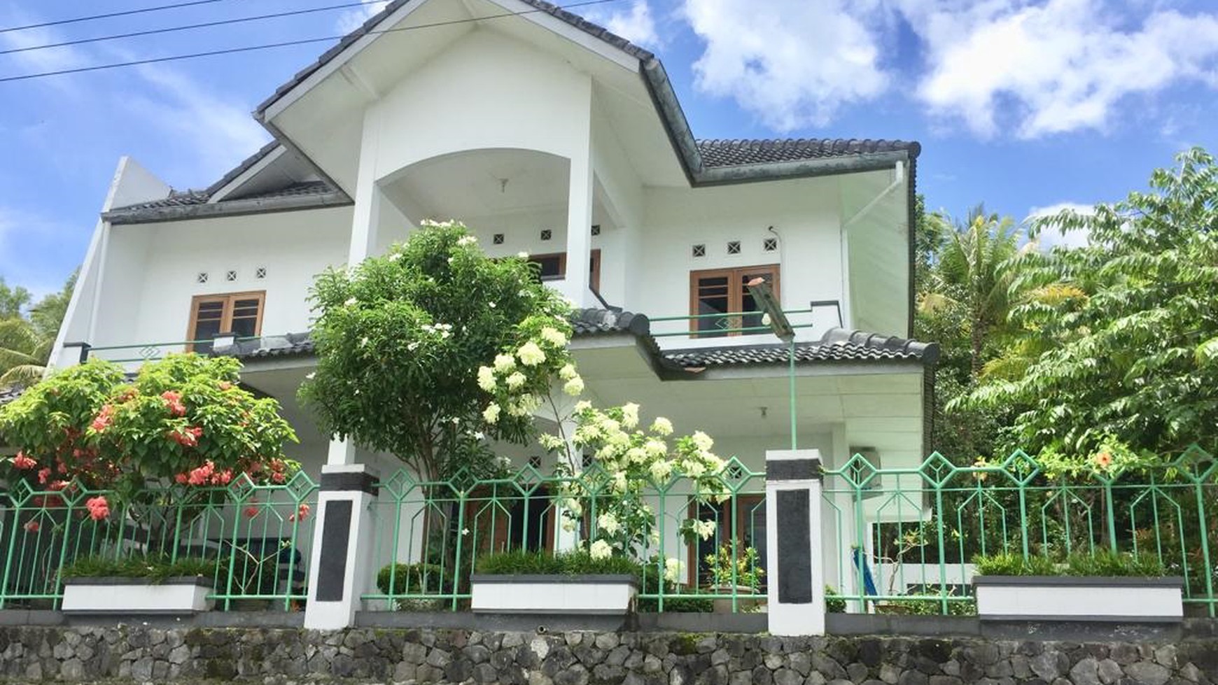 Rumah Mewah + Furniture Dengan Kolam Renang Di Perumahan Sedayu Permai - Bantul 