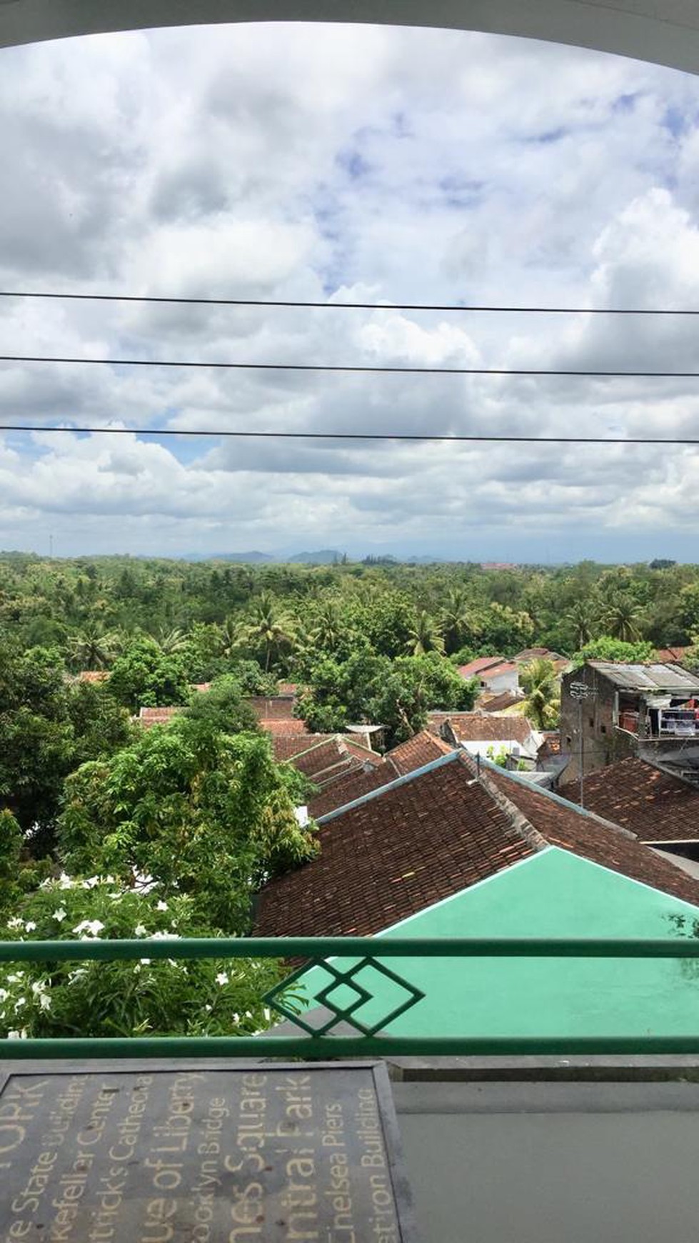 Rumah Mewah + Furniture Dengan Kolam Renang Di Perumahan Sedayu Permai - Bantul 