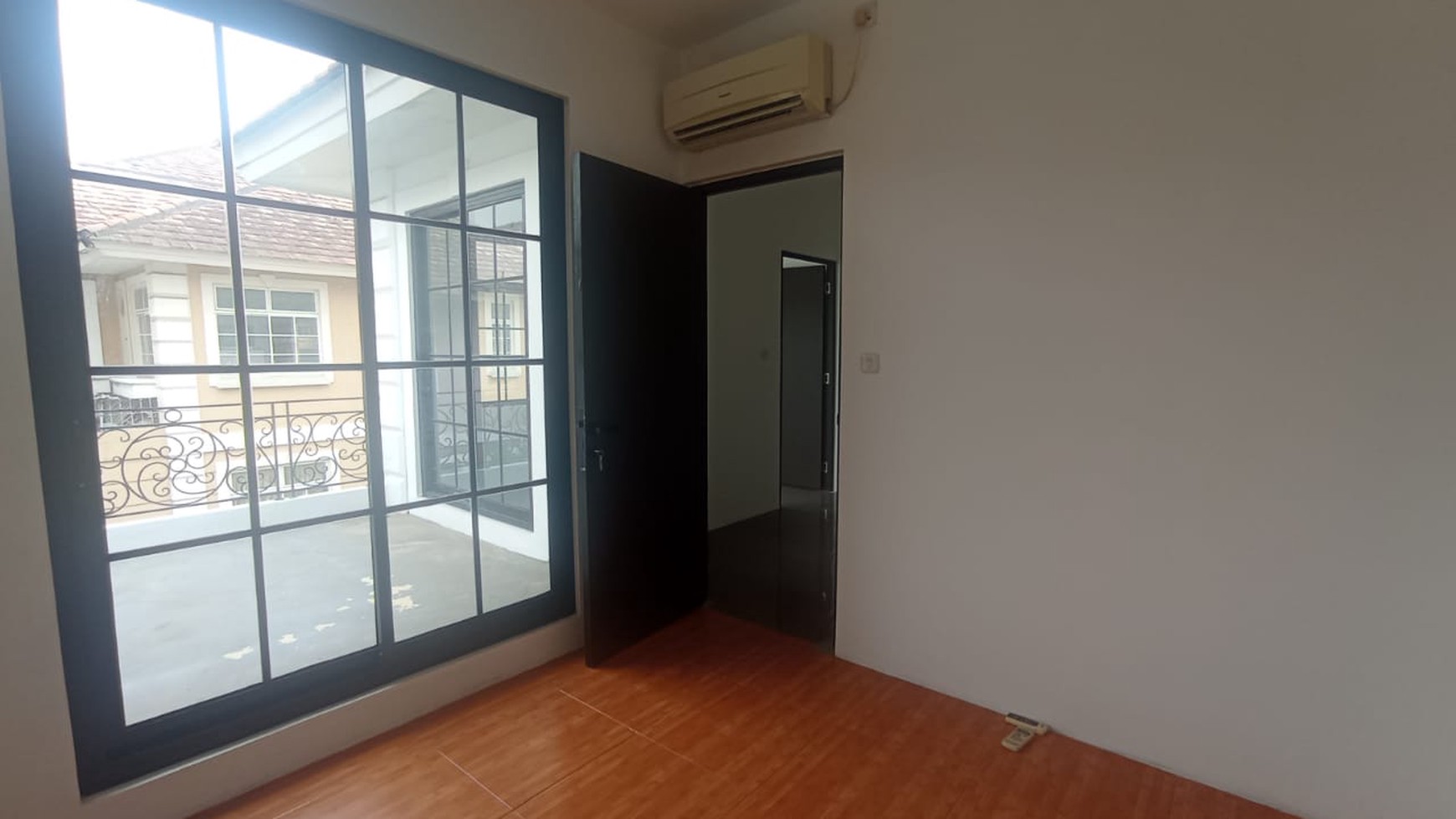 Dijual Townhouse Taman Paris Special Unit (Lantai 1&2) - Lippo Karawaci