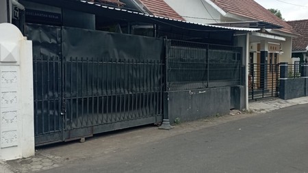 Ruang Usaha Lokasi Strategis Dekat Stadion Mandala Krida 