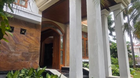 Rumah Mewah dengan Pool di Brawijaya, Kebayoran Baru, Jakarta