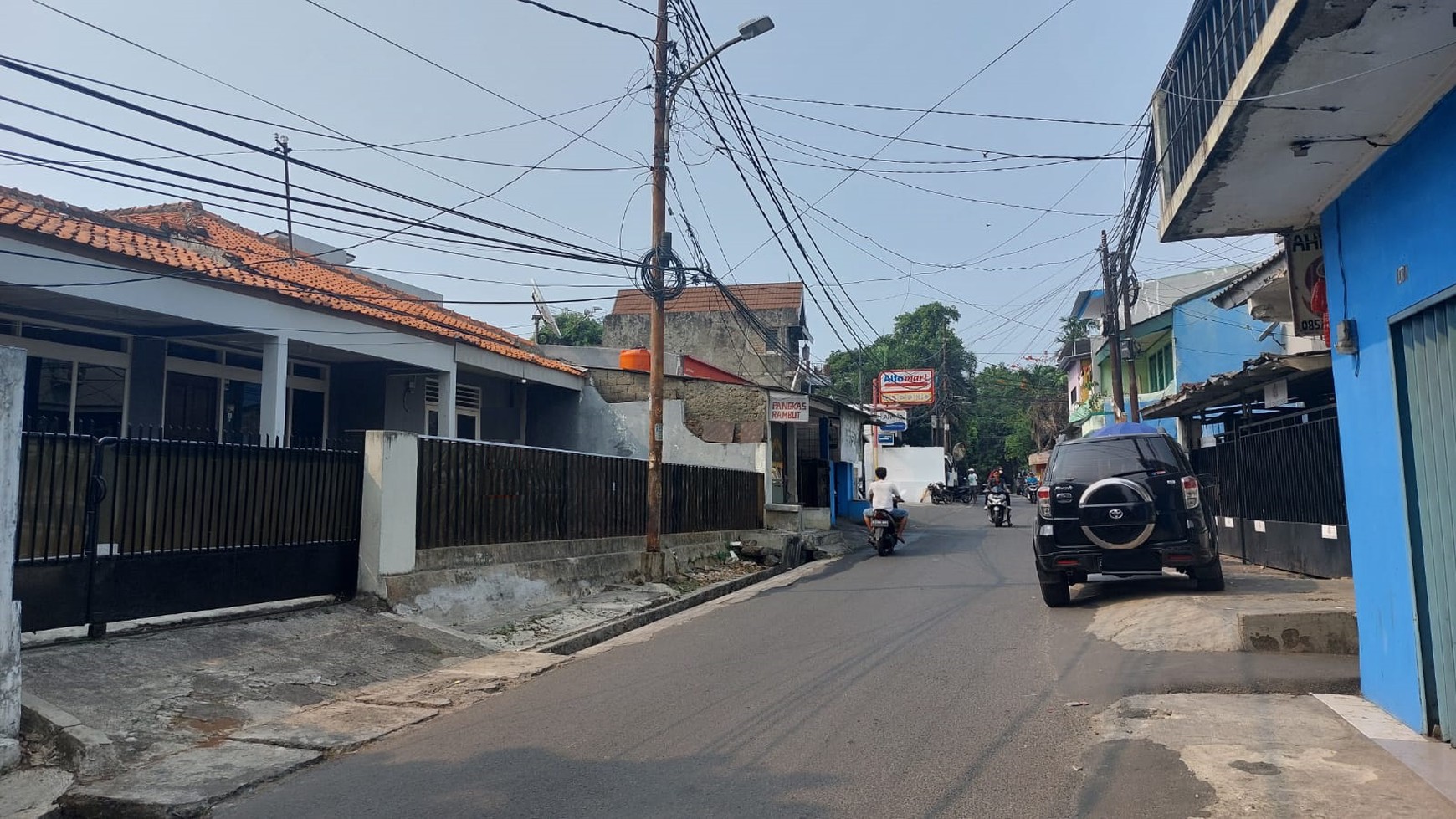 Rumah Pinggir Jalan Cocok Untuk Usaha,Bintaro Jaksel