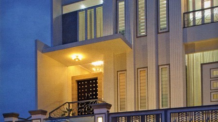 Dijual Rumah Mewah di Kawasan Elite Jakarta Barat