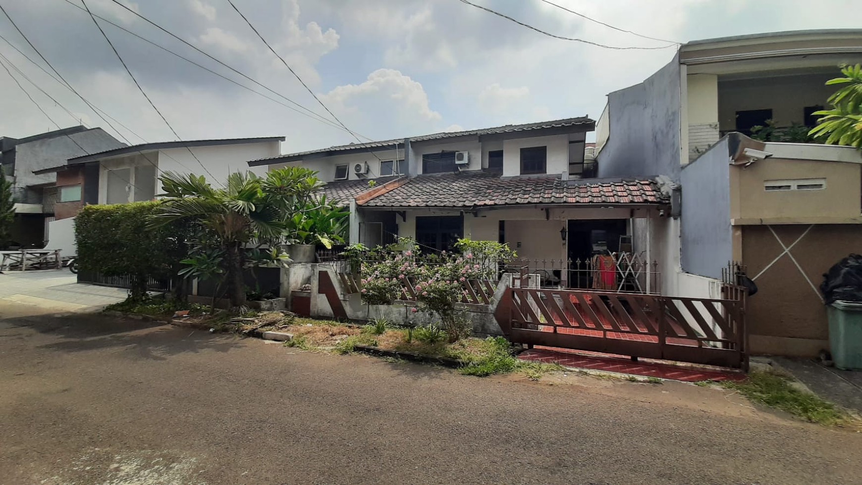 Rumah 2 lantai lokasi strategis di Bintaro