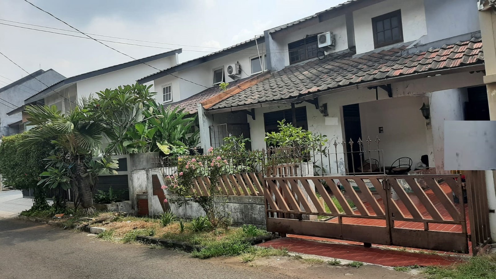 Rumah 2 lantai lokasi strategis di Bintaro
