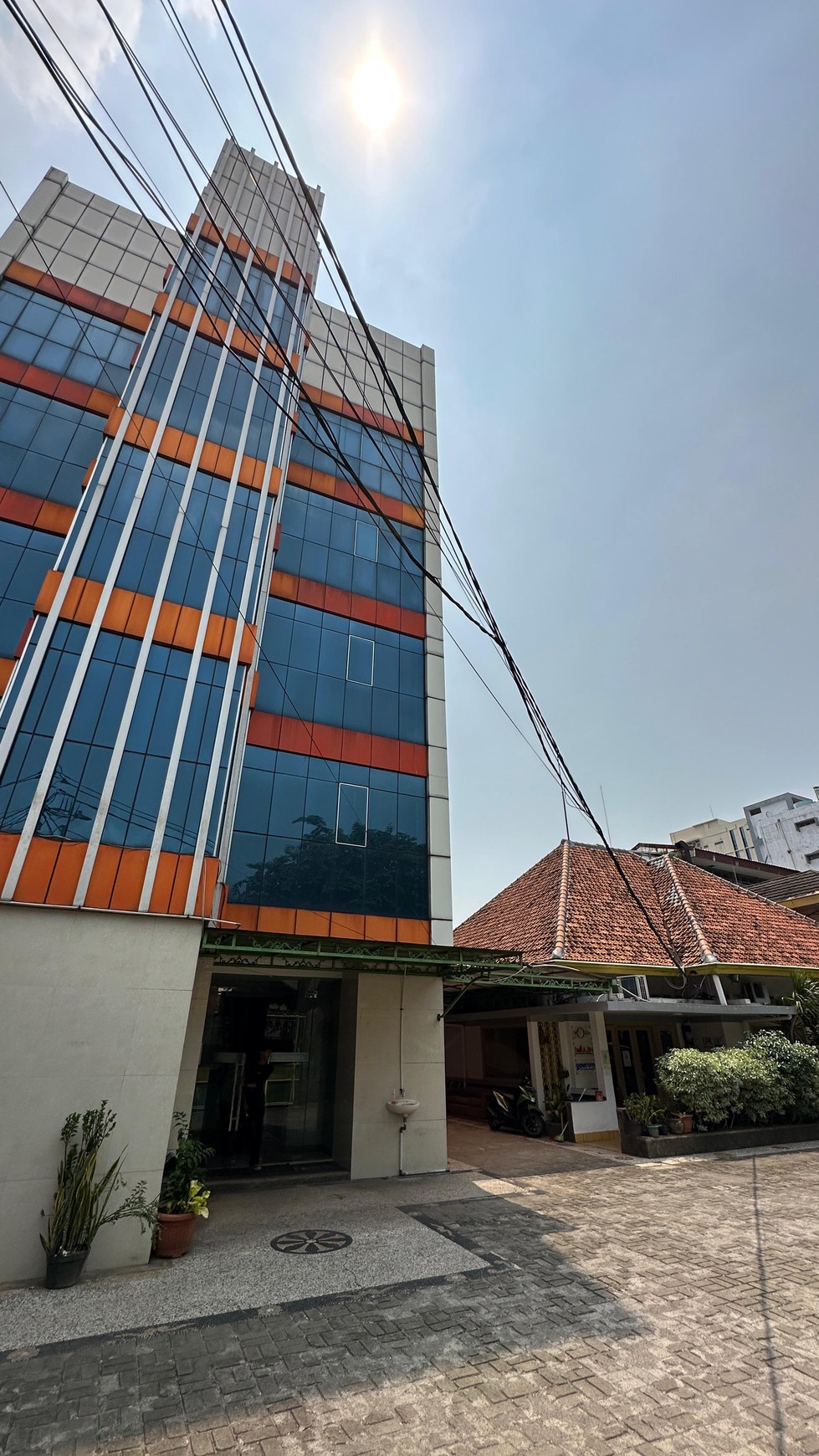 Gedung 5 lantai + Rumah Produksi di Penegak Matraman - Jakarta Timur