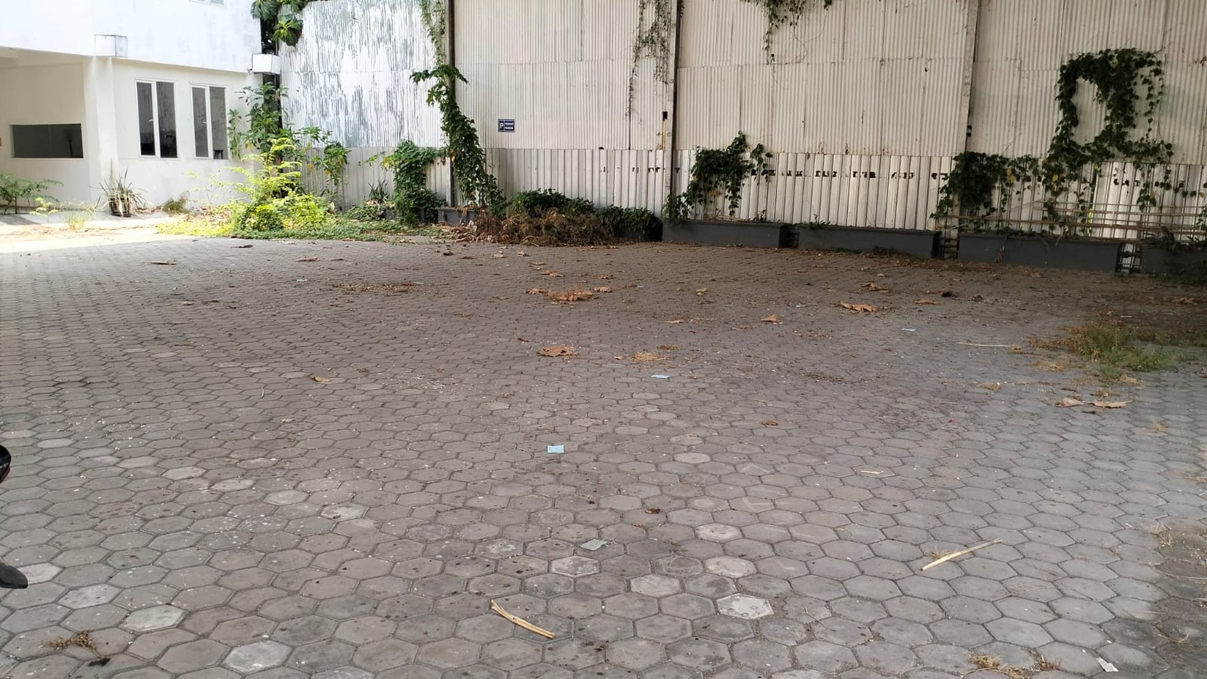 DIJUAL & DISEWAKAN PROPERTI AREA KOMERSIAL JL. RAYA NGINDEN - SURABAYA TIMUR 