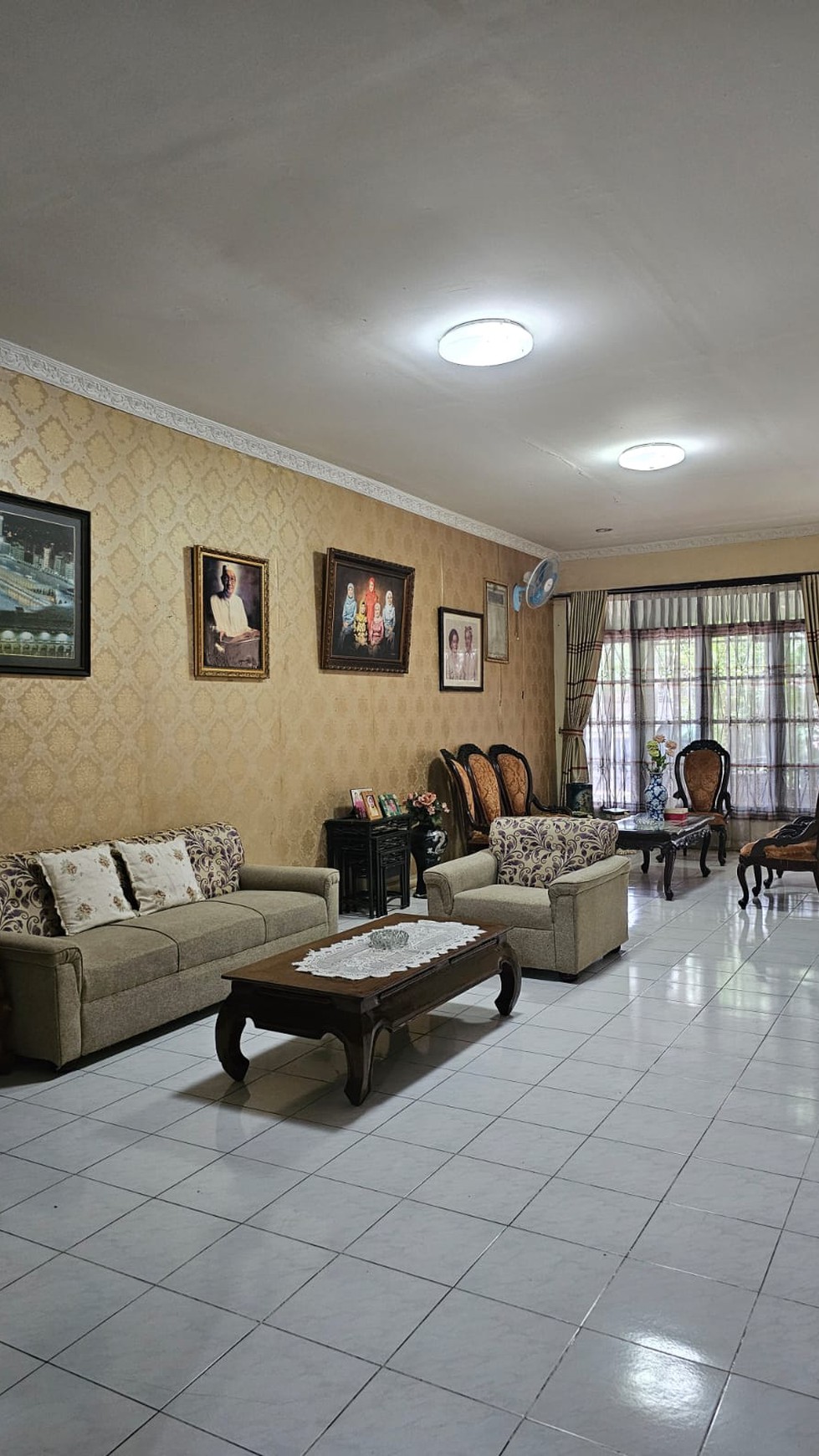 Dijual Rumah Lokasi Strategis dengan Hunian Asri @Bintaro