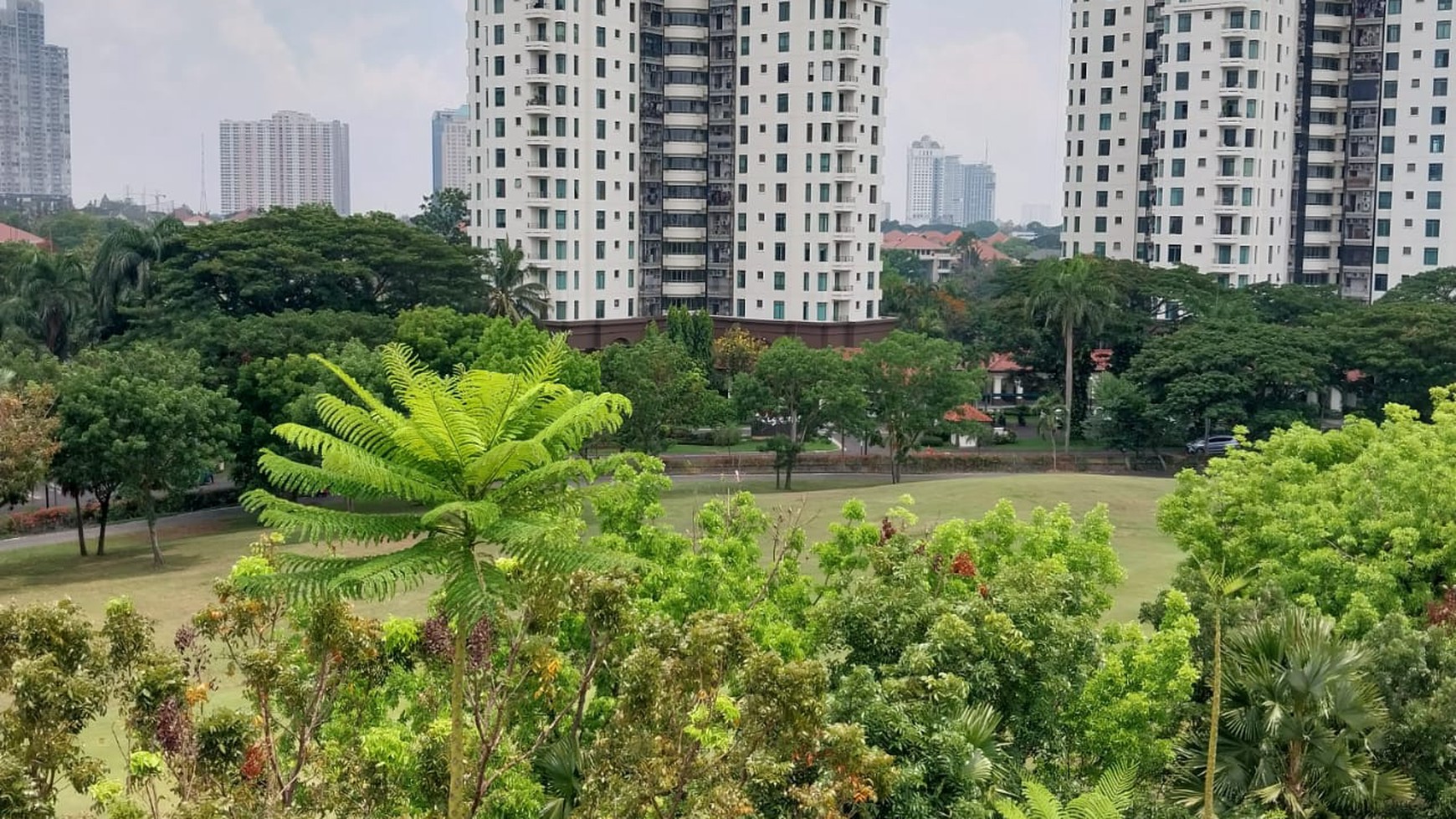 Dijual / Disewakan Apartemen Rosebay Graha Family Tipe 2 BEDROOM Tower H - Unit CORNER - Best View GOLF dan POOL 