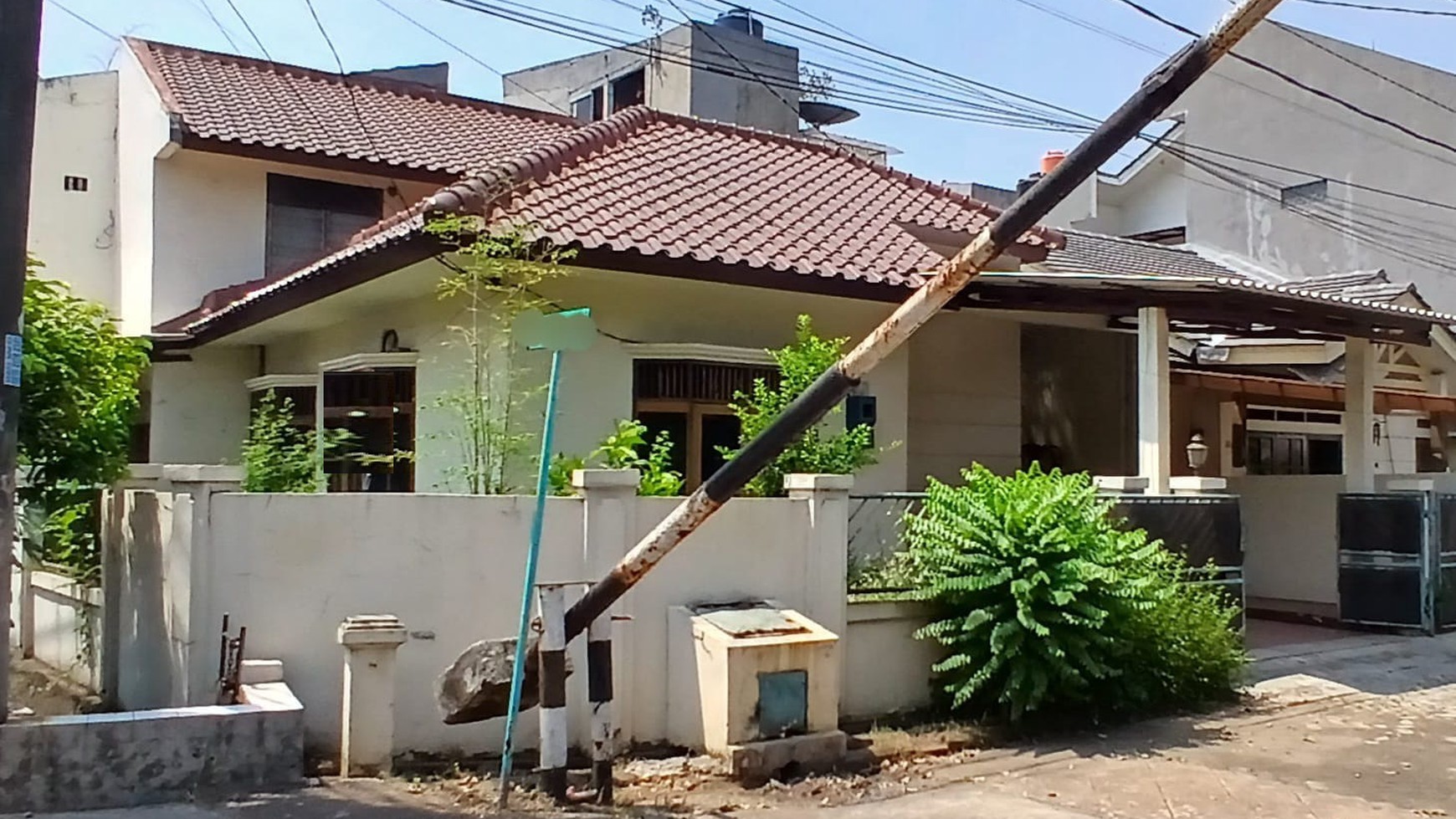 Rumah 2 lantai, rapih bagus di Pondok Karya