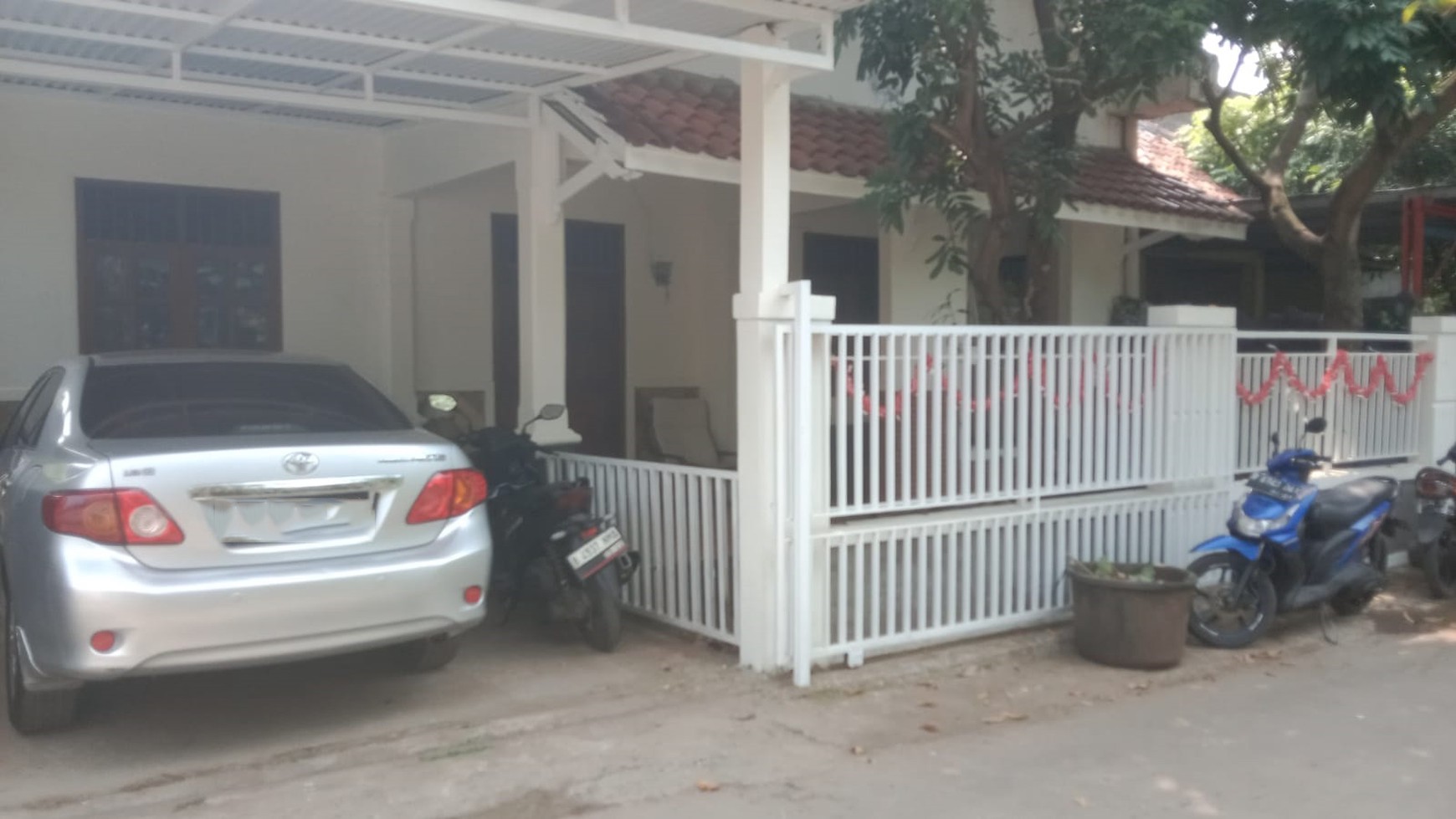 Dijual Rumah dan 6 Unit Pintu Kos-kosan Lokasi Strategis @Serpong