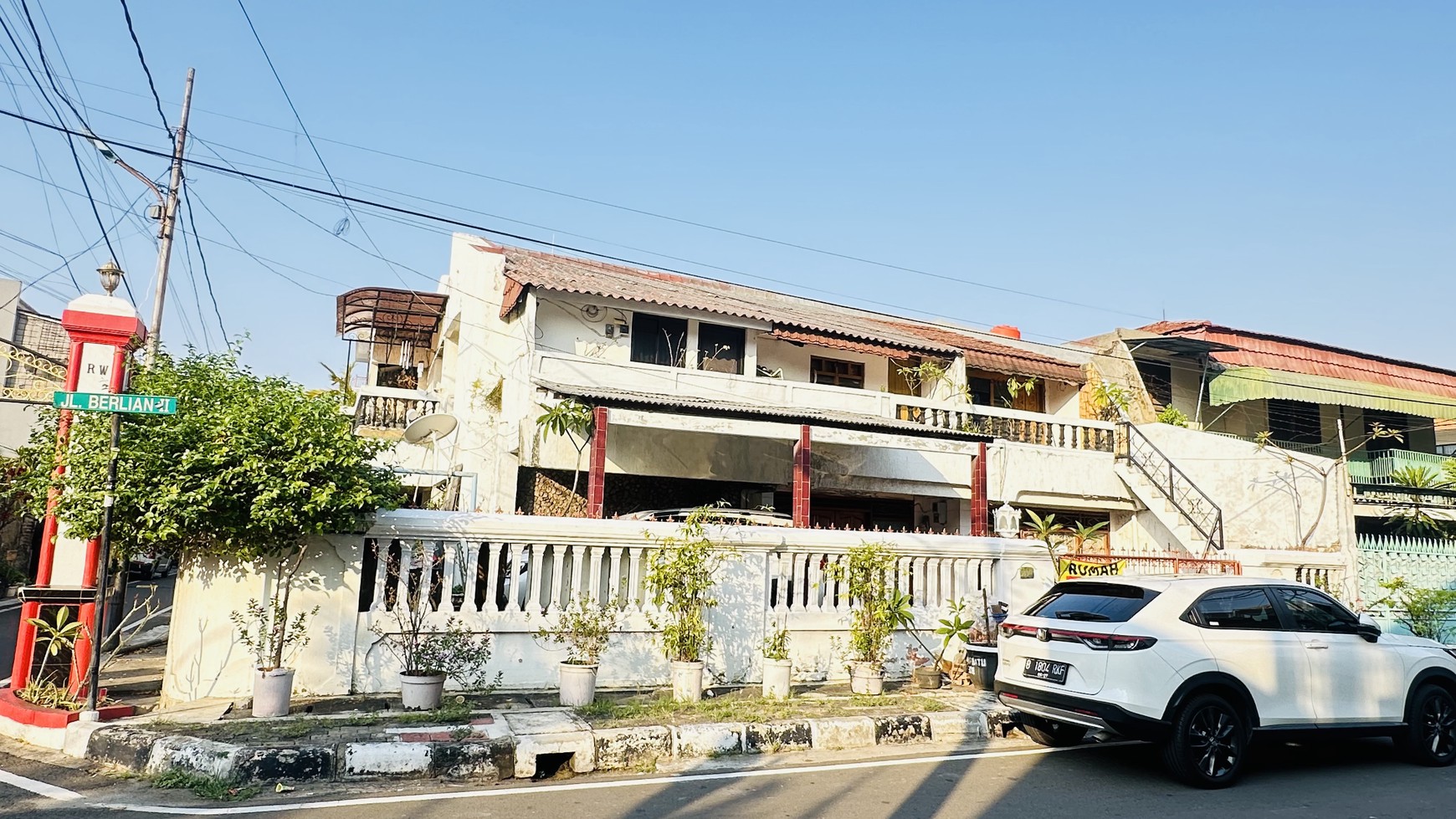 Rumah Hoek Sumur Batu