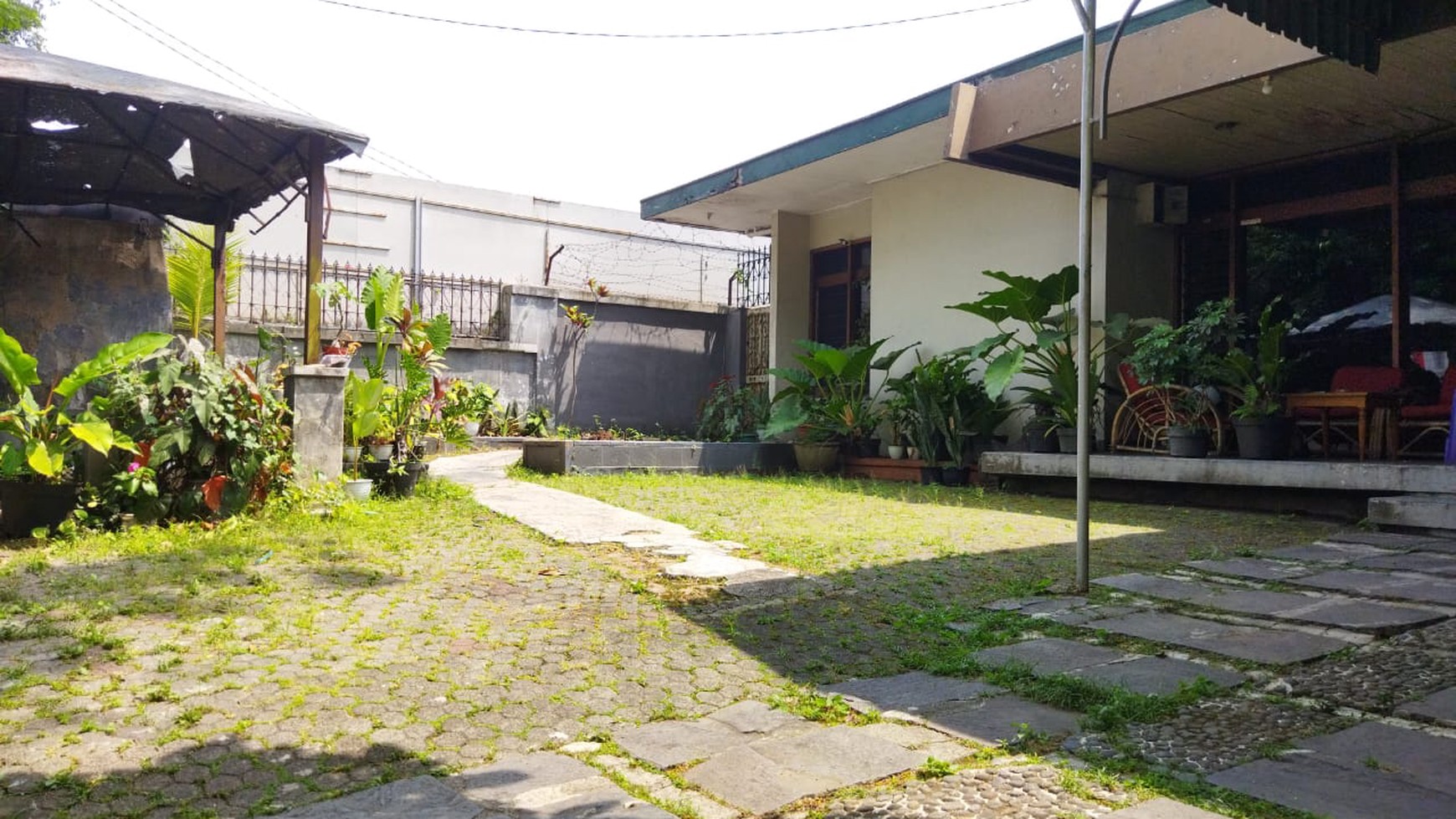 Rumah Lux Semi Furnished di Bandung Utara Sayap Sukajadi