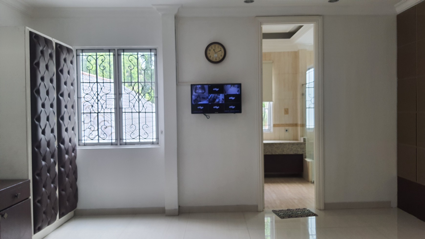 Dijual Rumah Menteng Mungil Siap Huni Full Furnish   