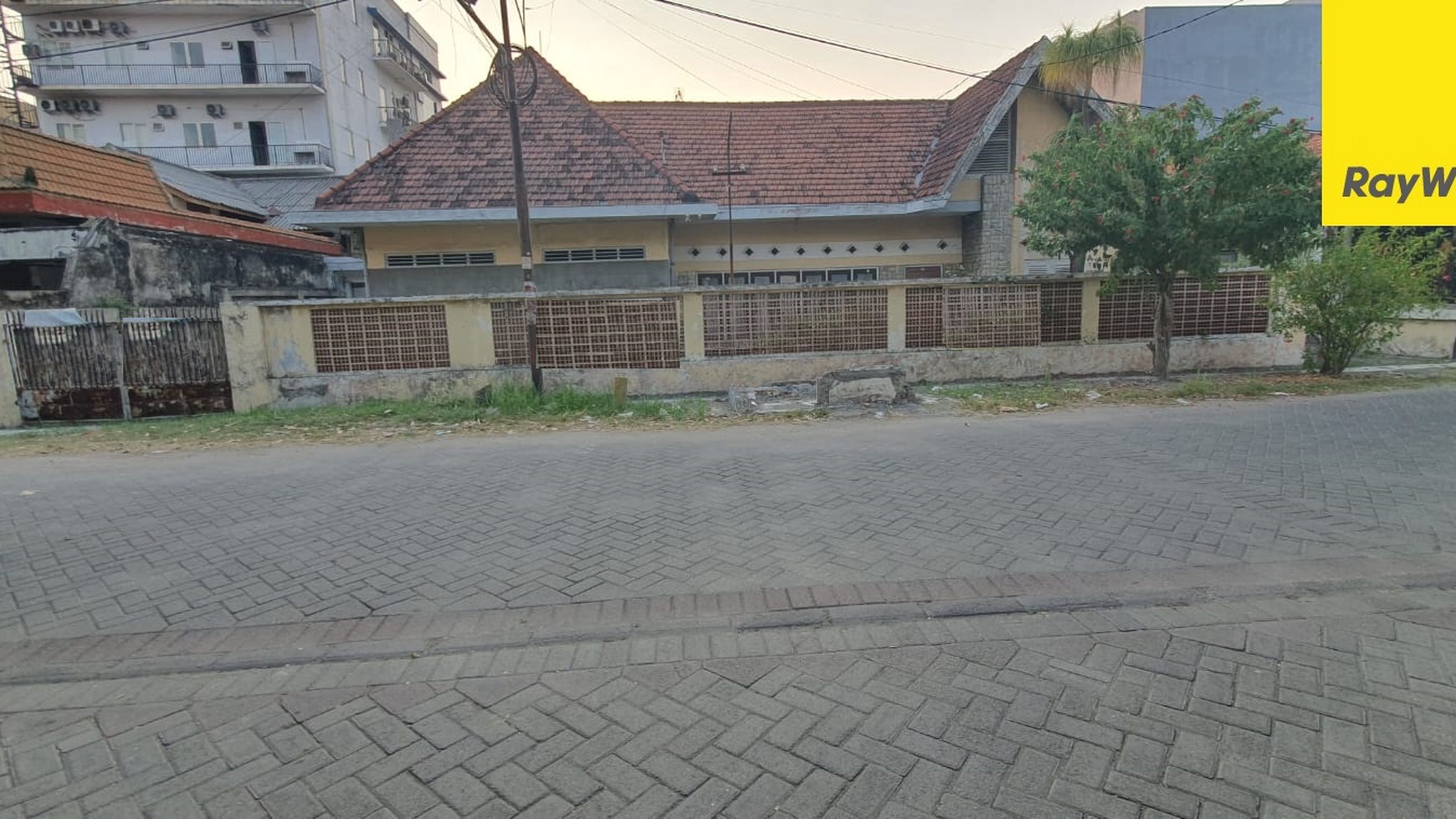 Dijual Rumah di Jalan Ngagel Tama Tengah Surabaya