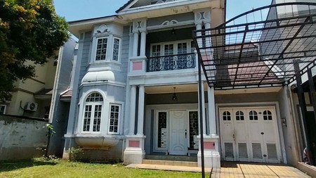 Rumah besar dan megah di kota wisata