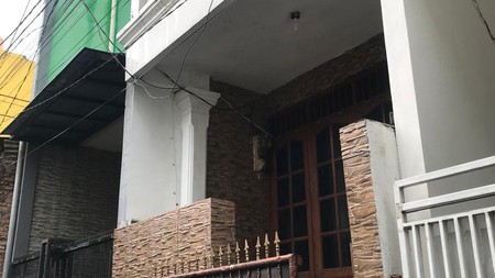 Rumah Kebayoran Baru Akses kendaraan roda 2