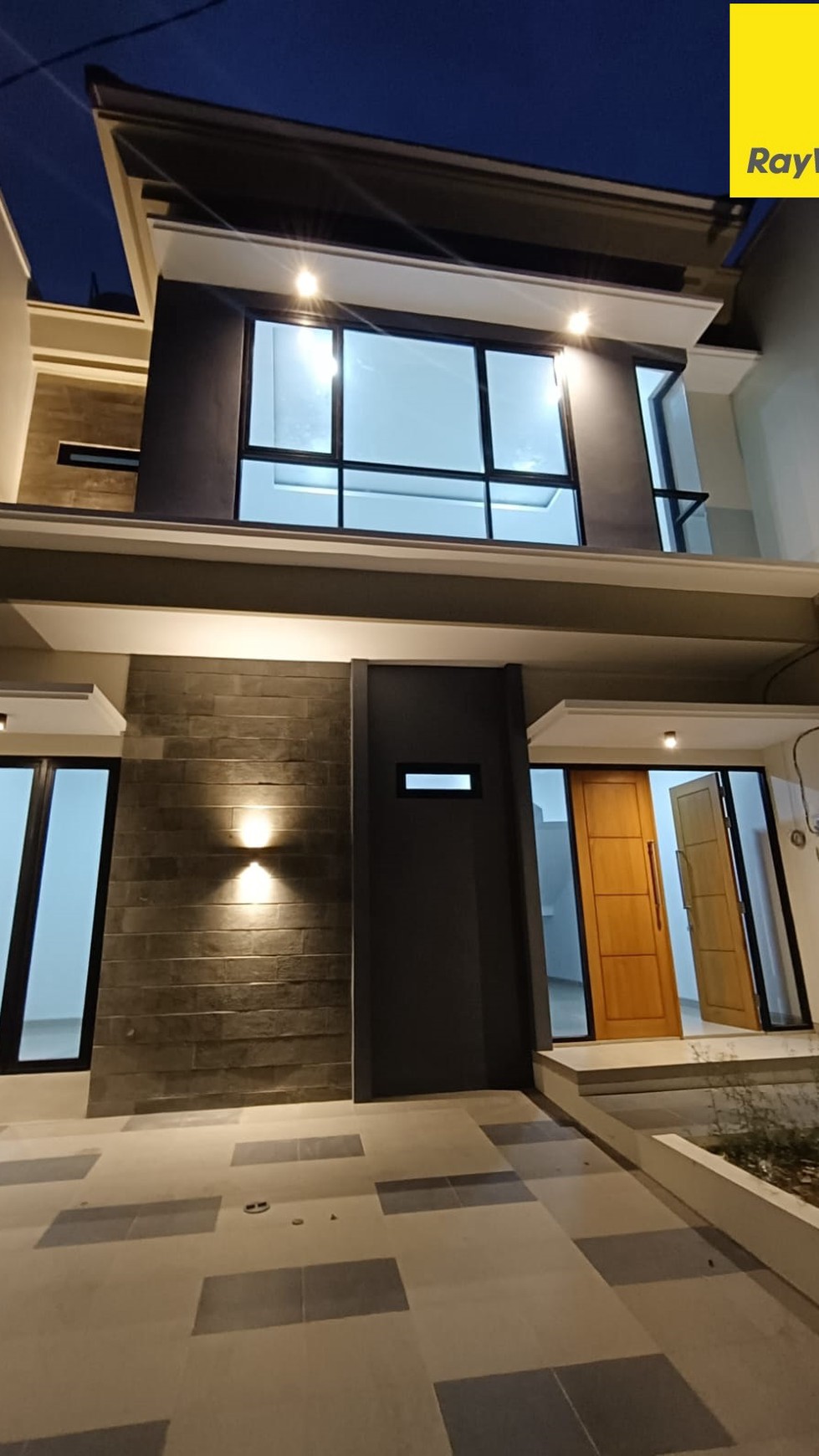 Dijual Rumah 2 Lantai di Jl Manyar Rejo Surabaya