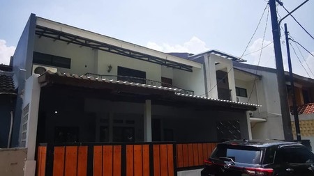 Rumah di Bumi Bintaro Permai baru renovasi, lokasi depan taman dan hunian nyaman...