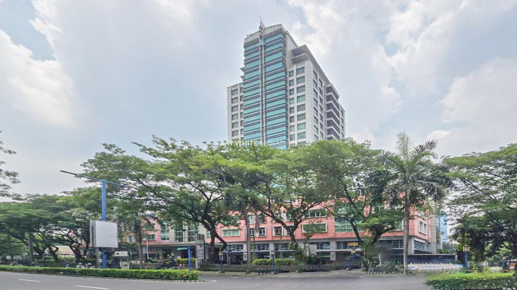 Gedung Kantor Menara Anugrah di Jl Mega Kuningan Barat