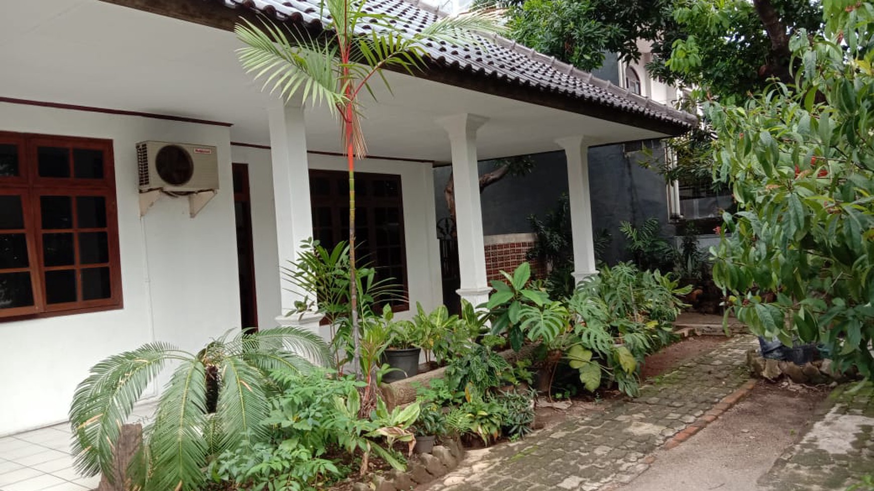 Rumah Lama Hitung Tanah di Jl. Karang Pola, Jati Padang, Ps. Minggu