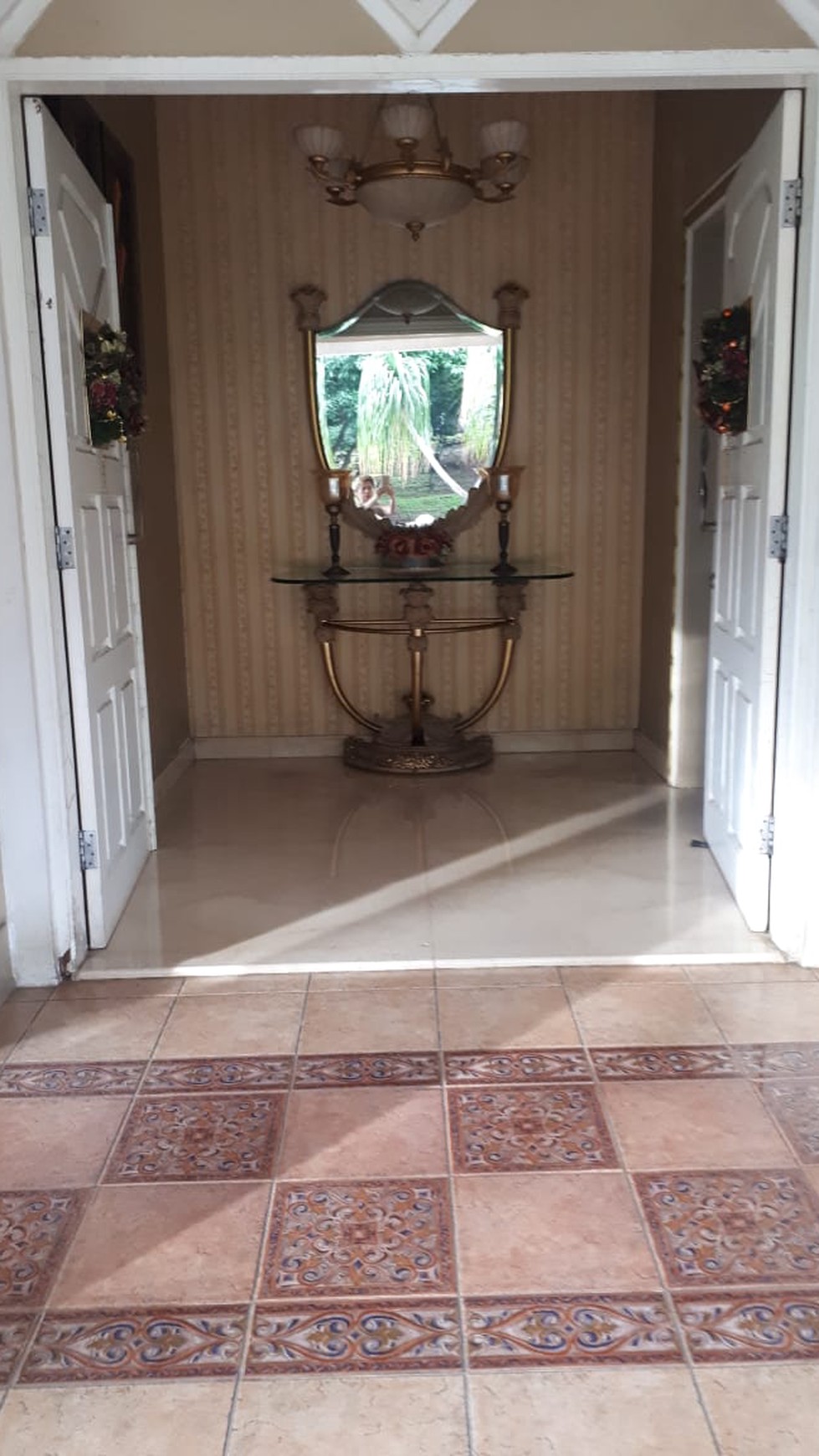 Rumah mewah siap huni di Kota Wisata dijual