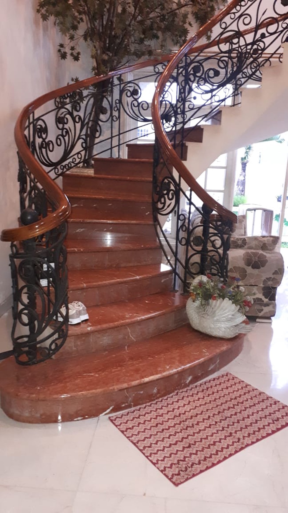 Rumah mewah siap huni di Kota Wisata dijual