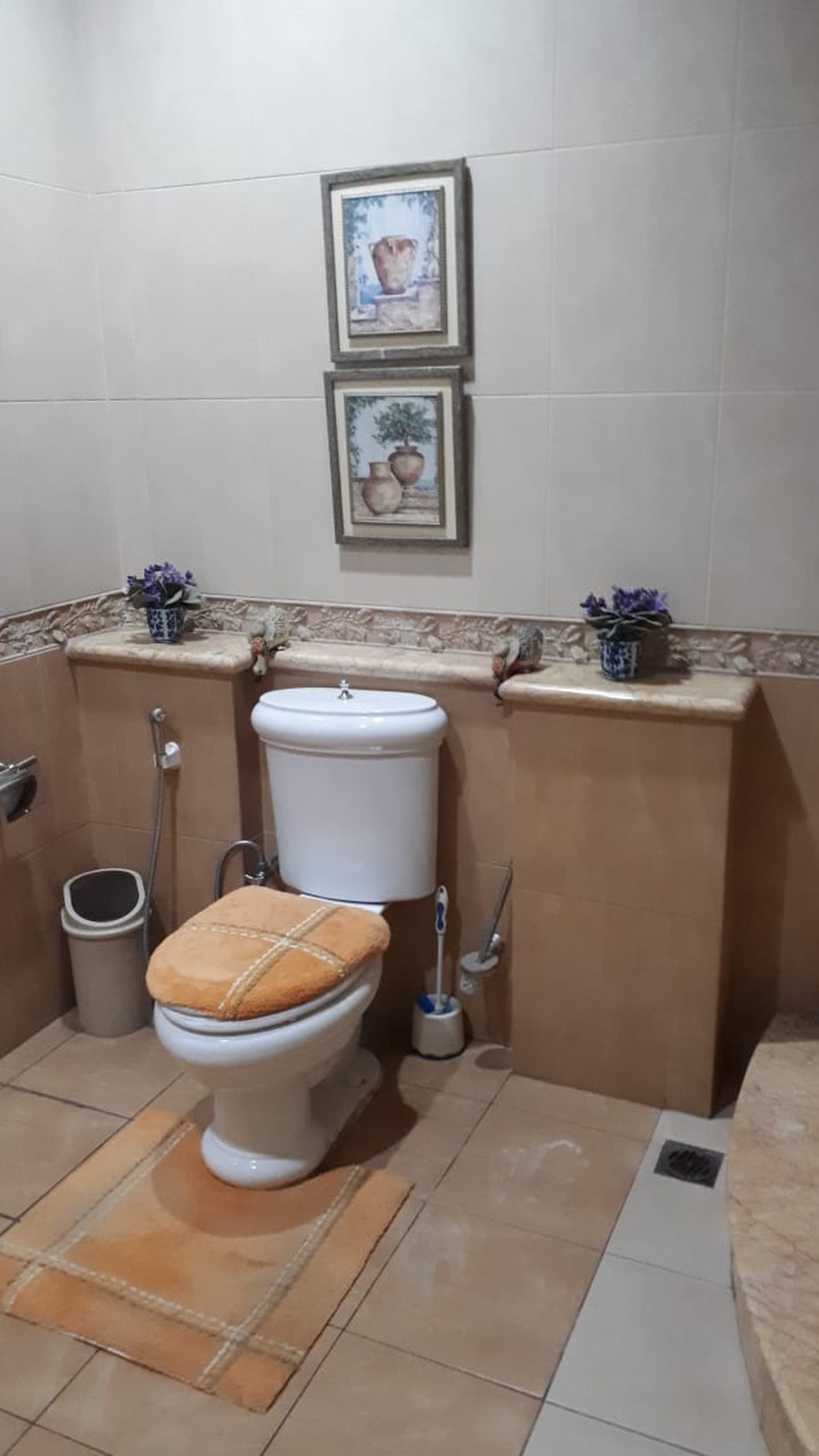 Rumah mewah siap huni di Kota Wisata dijual