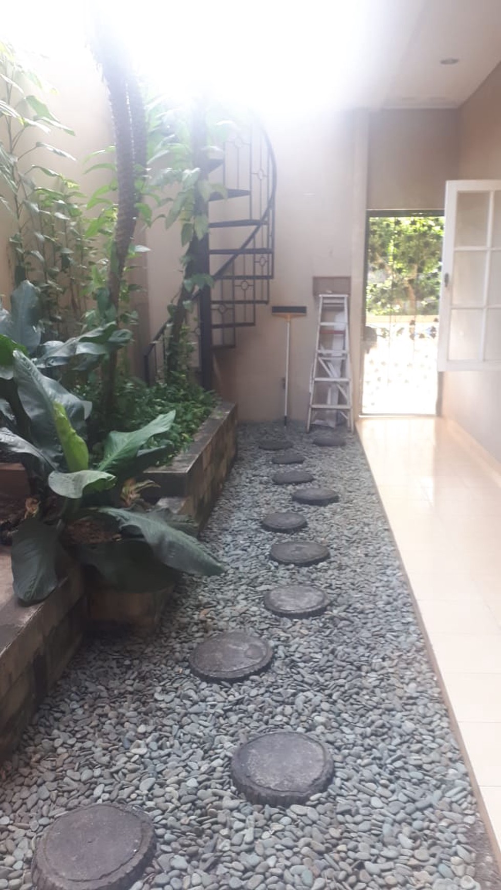 Rumah mewah siap huni di Kota Wisata dijual