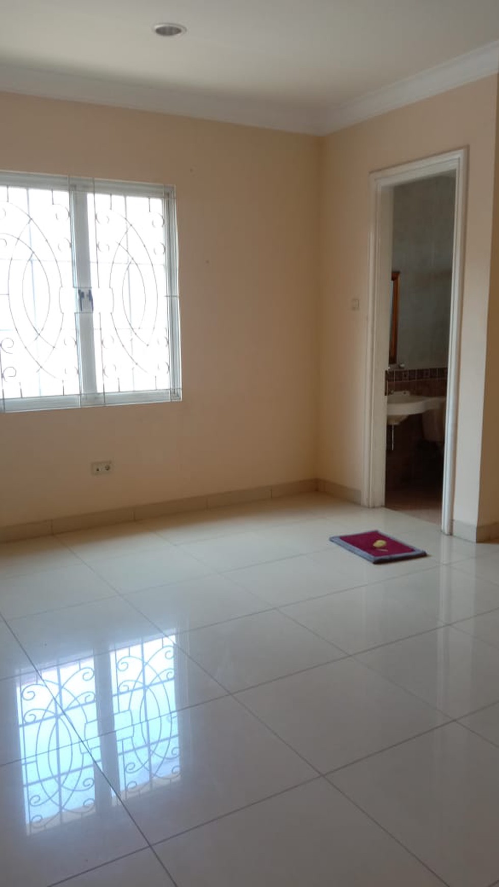 Rumah besar di cluster Premium kota wisata