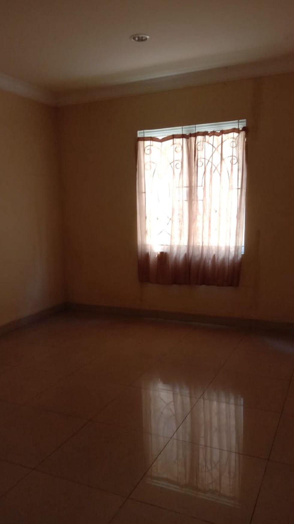 Rumah besar di cluster Premium kota wisata