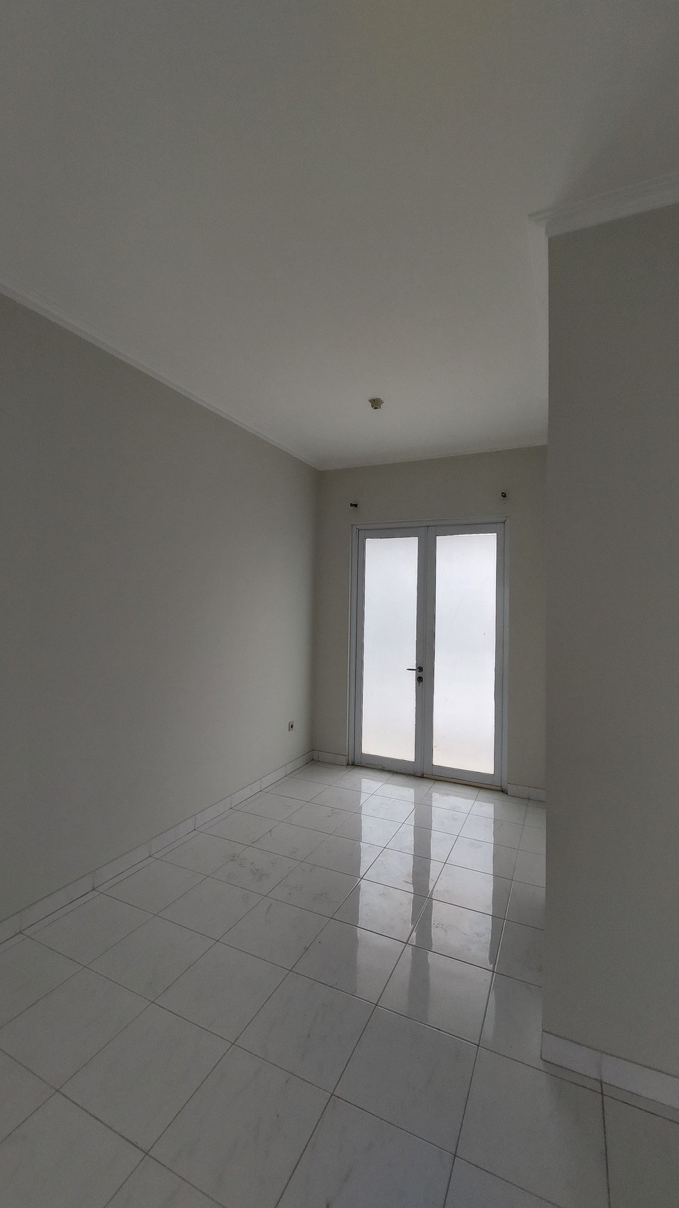 Rumah minimalis kota wisata dekat satpam