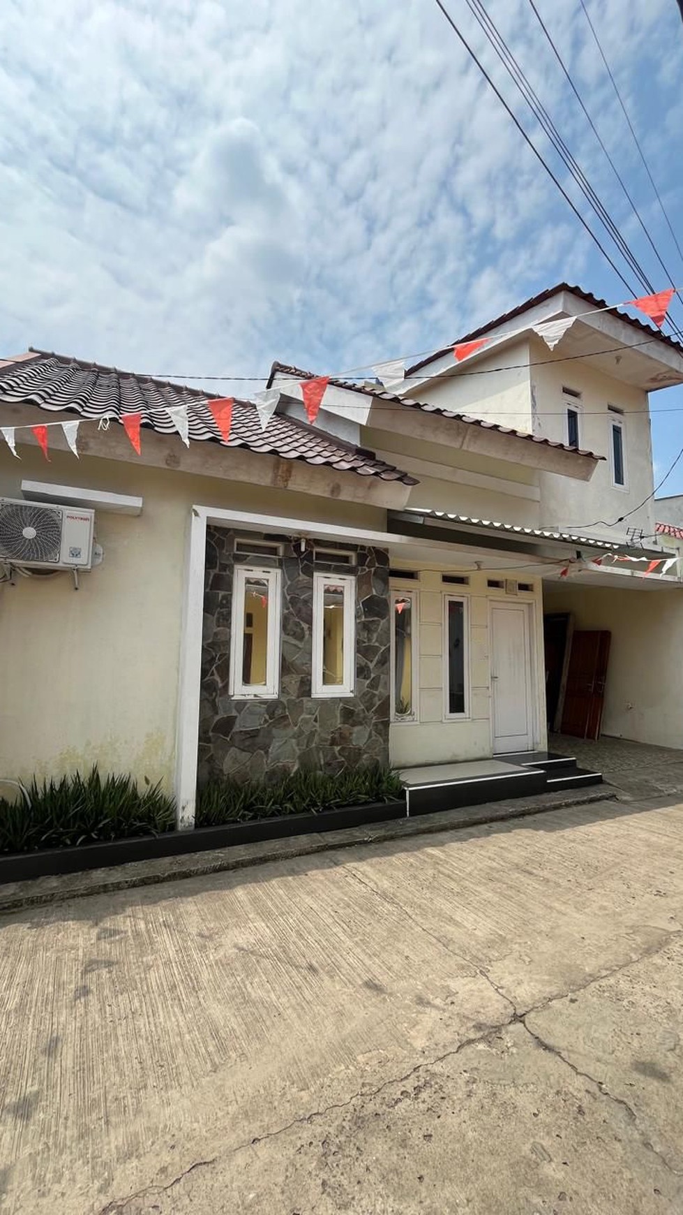 Rumah Siap Huni dalam Perumahan dan Strategis @Pondok Melati